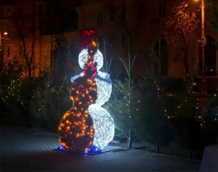 Световая фигура Снеговик-музыкант (высота 2 м), фото 1