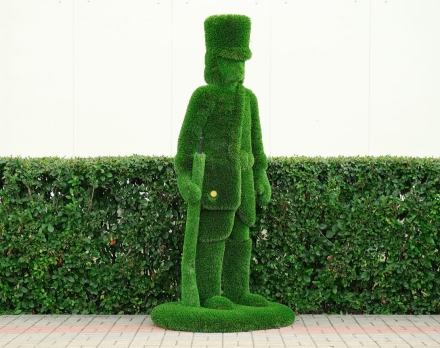 Топиари Гусар, Приклад на полу - газон Deluxe, фото 2