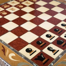 Шахматы резные ручной работы "С Гербом" большие (Россия, дерево, размер 60,5х30,5х10 см) Шахматы резные ручной работы "С Гербом" большие (Россия, дерево, размер 60,5х30,5х10 см)