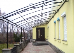 Односкатный прозрачный навес