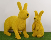 Топиари композиция заяц большой Чики и зайчик Бари - газон Есо, цветной Топиари композиция заяц большой Чики и зайчик Бари - газон Есо, цветной