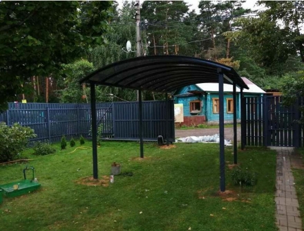 Арочный балочный навес во дворе, фото 1