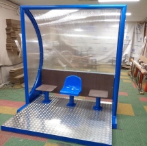 Кабинка судьи со столиками Кабинка судьи со столиками