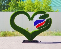 Топиари &quot;Стела Триколор с фонарями&quot;