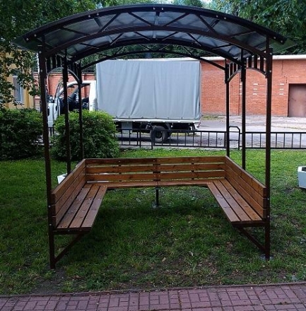Беседка с лавочками-курилка с частично закрытыми стенками, фото 3