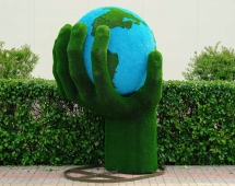 Топиари Земной шар в руке - газон Eco Топиари Земной шар в руке - газон Eco