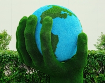 Топиари Земной шар в руке - газон Eco Топиари Земной шар в руке - газон Eco