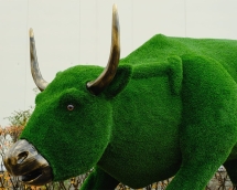 Топиари бык Майкл Брон - газон Eco