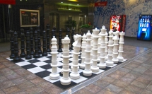 Шахматы супергигантские (король 120 см) с пластиковой доской 3*3 м