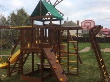 Спортивно-игровая площадка с бесшовным резиновым покрытием