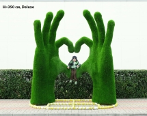 Топиари стела Ладони-сердце, h=300 см - газон Deluxе/Deluxe Green Топиари стела Ладони-сердце, h=300 см - газон Deluxе/Deluxe Green